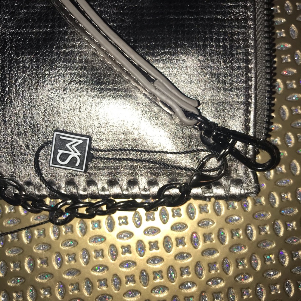 Metallic Wristlet/bag - Picture 7 of 8